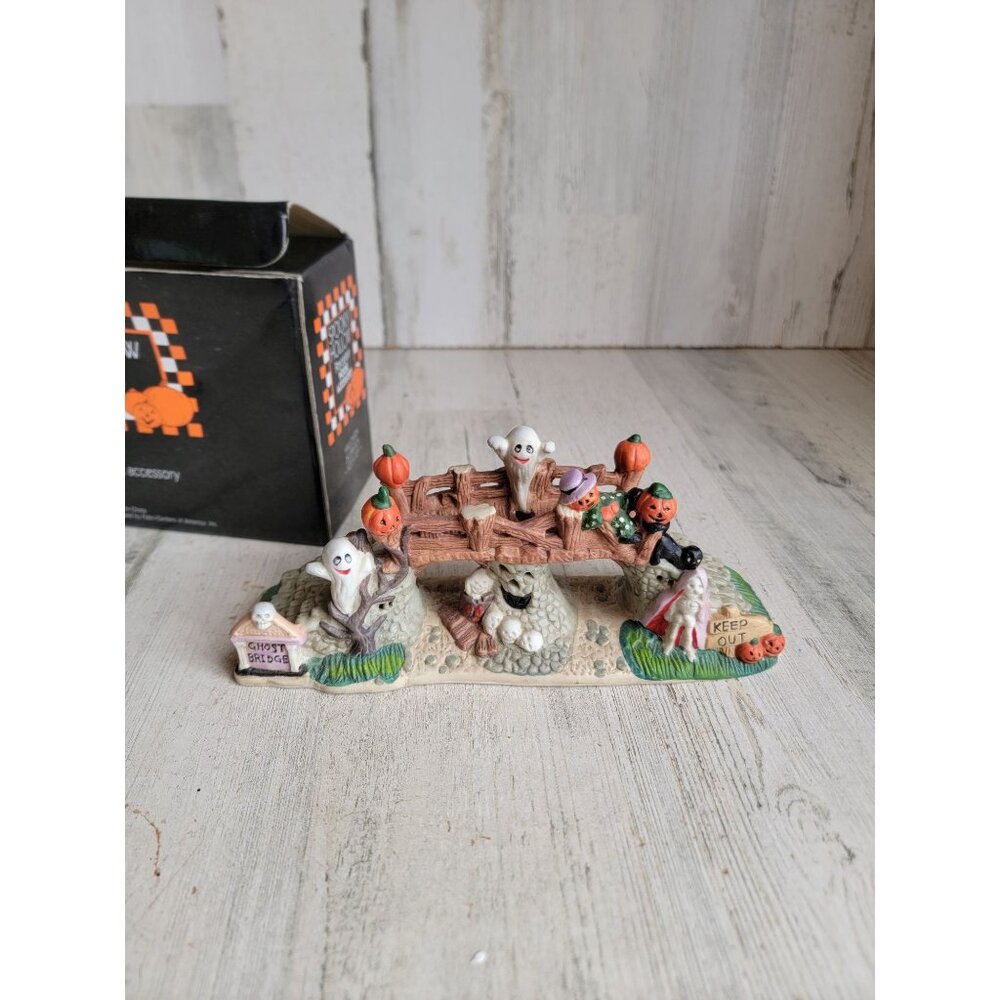 Spooky hollow Ghost‎ bridge vintage Halloween home decor figure